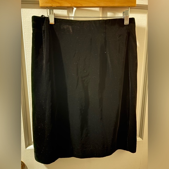 Liz Claiborne Dresses & Skirts - Liz Claiborne silk blend skirt